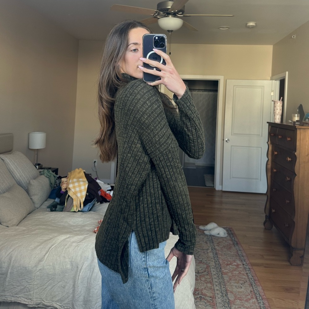 AE Green Ribbed Sweater - Picture 3 of 3